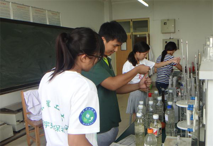 ꠆T���ڌ���Ҍ��ɼ��؁���ˮ���M�Ќ�����,������Ҫ����ˮ�ӵ�PH����ȡ�늌�(d��o)���������ȹ����ָ�˵ęz�y����(sh��)��(j��)�M��̎����