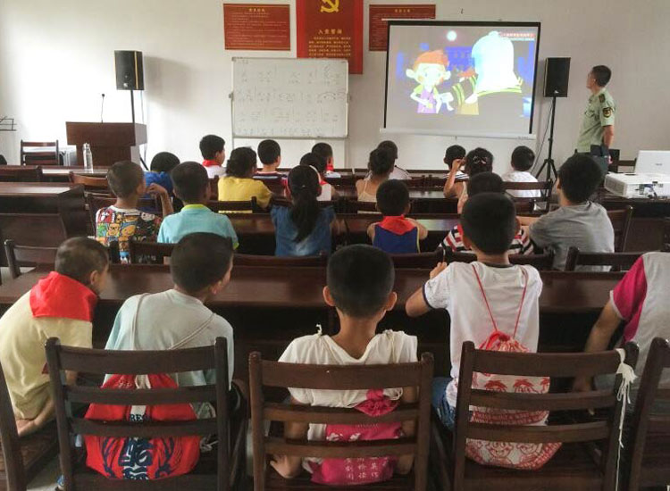 ־Ը����Ո(q��ng)���ą^(q��)�侯���(du��)��ǰ�����ٽoС���т���������ȫ֪�R(sh��)�v����