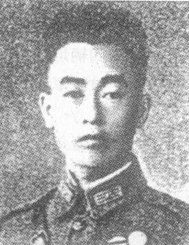 ����t��1905��9�������F��ʡ�󲨿h�ˡ�1926���������S��܊�ٌWУ��5�ڲ����ƌW����1937��������t�����ʲ�������������������(zh��n)��ؓ؟���ؼζ�һ�������˔��˶���M������������(zh��n)��������t�����ʲ��D�Ƶ����֮����(zh��n)���_ʼ�Γ��������܊�{����(y��u)�ݱ�����������t�c������ʿ�����ڽ��u�I������t��������ʿ���c��܊����(zh��n)������ҹ�� 1939��2��������t�����ʲ�������𣨲����䣨������·������܊�������Ď��F����(zh��n)�У����ұ���������������ѳ����