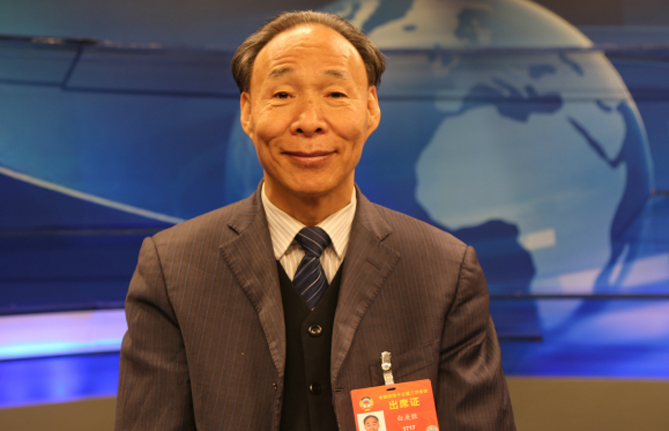 全國政協(xié)常委、中國作家協(xié)會(huì)副主席白庚勝：民族文化的保護(hù)與發(fā)展