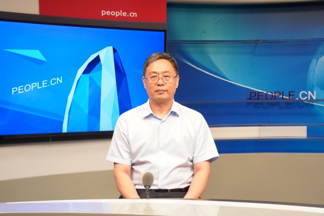 中國藝術(shù)研究院院長(zhǎng)、黨委副書記周慶富做客人民網(wǎng)。張力洋攝