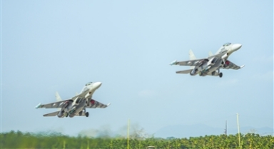 南部戰(zhàn)區(qū)空軍某部開(kāi)展飛行訓(xùn)練