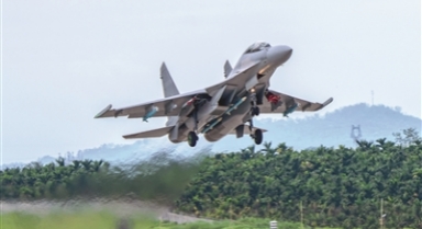 空軍某部開(kāi)展飛行訓(xùn)練